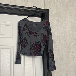NWOT American eagle Gray Floral Long Sleeve Top size large